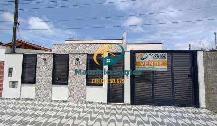 Casa Térrea em Mongaguá, bairro Jardim marina, 3 dormitórios sendo 1 suíte, edícula, piscina e espaço Grill com churrasqueira!!