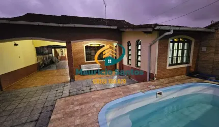 Casa em Mongaguá, bairro Itaóca, excelente localização, espaçosa com 4 dormitórios sendo 1 suíte, piscina e salão de festas para o seu lazer.