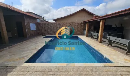 Casa em Itanhaém, bairro Jardim Suarão - Praia, ampla com 4 dormitórios, 3 banheiros , 5 vagas, piscina com cascata e churrasqueira, localizada na quadra do mar!!