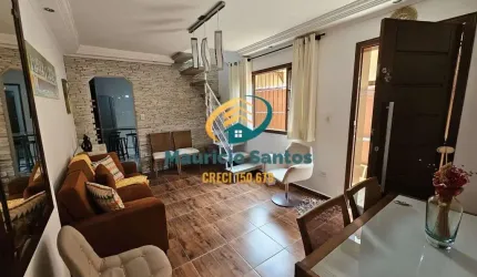 Sobrado em Mongaguá, centro da cidade, 4 dormitórios sendo 2 suítes e demais dependências, churrasqueira e forno, excelente padrão e localização.