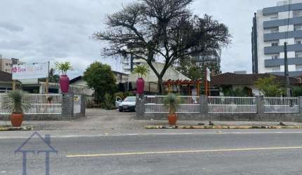 Imóvel comercial na Rua Marquês de Olinda
