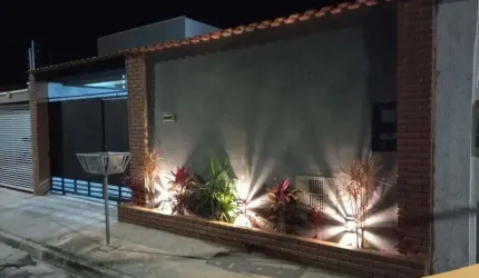 Bela Casa no residencial Santa Clara para Venda em Pindamonhangaba. São 2 dormitórios, sendo uma suíte, 1 sala, cozinha planejada, jardim de inverno.