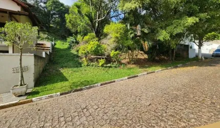 Belo lote com frente para duas ruas no Condomínio Refúgio dos Pinheiros em Itapevi, praticamente na Beira da Castelo Branco.