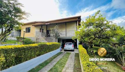 Casa à venda próximo ao centro de Terra Preta - Diego Moreira Imóveis