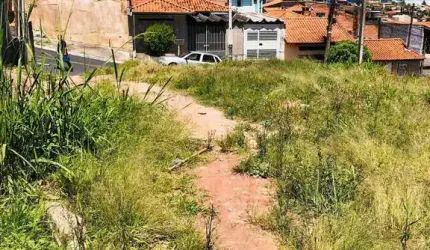Terreno de 250m² escriturado à venda próximo ao centro