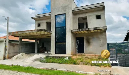 Casa à venda em Atibaia dentro de condomínio