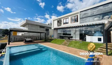Casa de alto padrão à venda em condomínio Águas Claras com acesso à represa