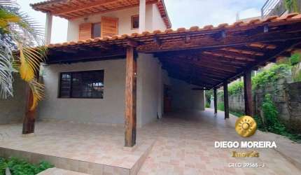 Casa à Venda com Amplo Espaço e Conforto!