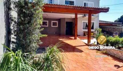 Casa à venda e disponível para locação em Atibaia