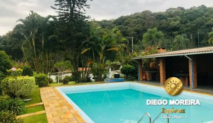 Chácara Completa à venda com 4 Casas – 3.000m² em Ótima Localização!