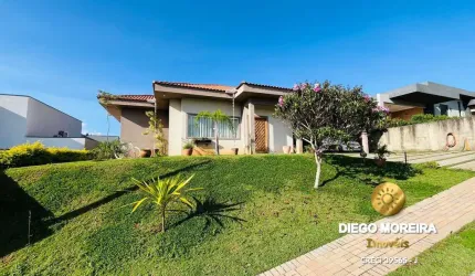 Linda casa à venda em condomínio de Atibaia