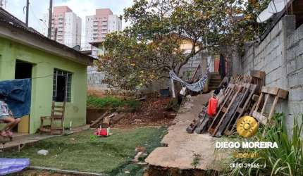 Imóvel à venda em Terra Preta com casa simples