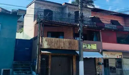 Casa com salão comercial à venda em Terra Preta-Mairiporã