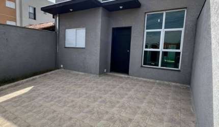 Casa térrea à venda com 3 dormitórios