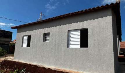 Casa para Venda em Cravinhos, CENTRO, 2 dormitórios, 1 banheiro, 2 vagas