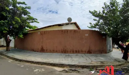 Vendo Casa de Meio Terreno de Esquina no Bairro Santa Luzia