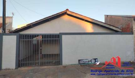 Aluga-se Casa de 3 Dormitórios - Bairro Tereza Maria Barbieri - Birigui