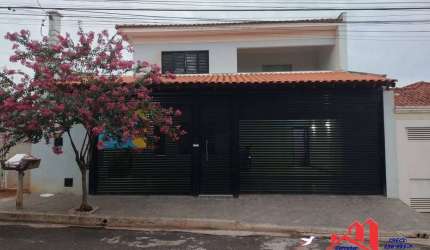 Vendo Sobrado  3 Dormitórios / 1 Suíte / Piscina - Birigui-SP