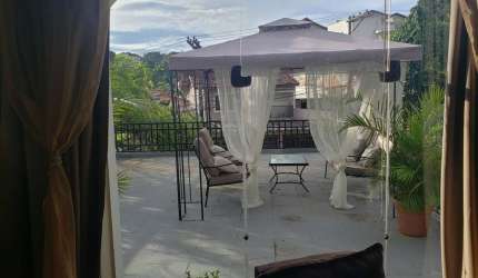 Linda Casa Na Granja Viana, com 319m² de área útil, 3 dormitórios, 1 suíte, área gourmet com piscina