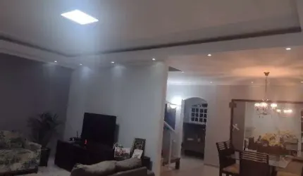 Casa em Parque Viana com 298 de área construída, 03 dormitórios sendo uma suíte, 03 vagas
