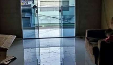 Casa com 4 dormitórios, 2 vagas, recém reformada, 175m² com varanda e portão Eletrônico