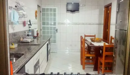 Sobrado  com  5 quartos sendo 2 suítes - Vila Yolanda - Osasco