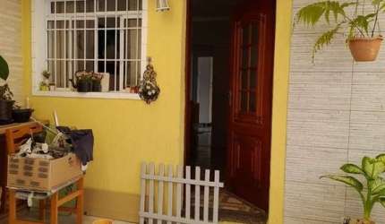 CASA TÉRREA  com Edícula 2 dormitórios 1 banheiro 1 vaga de garagem Vila Alto de Santo André.