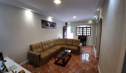 Excelente casa no centro de diadema com 215m2 de área construída e com bom acabamento .