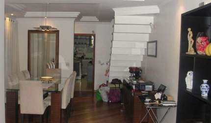 Sobrado à venda 240m² com 2 suítes 5 banheiros 1 vaga no Morumbi.
