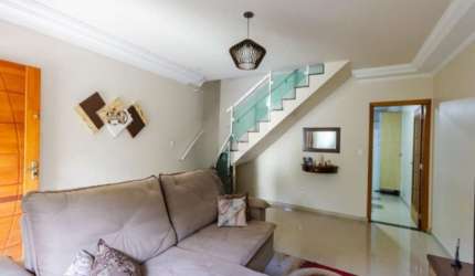 Casa à venda com 144m², 3 quartos sendo 1 suíte e 3 vagas