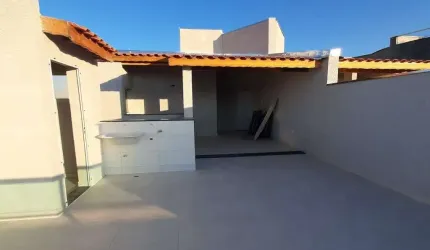 Cobertura com 2 dormitórios sendo 1 suíte. Possui elevador, com 1 vaga de garagem.