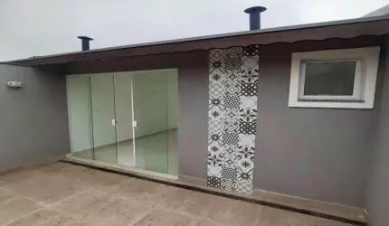 Cobertura com 2 suítes, churrasqueira, 2 vagas e elevador.