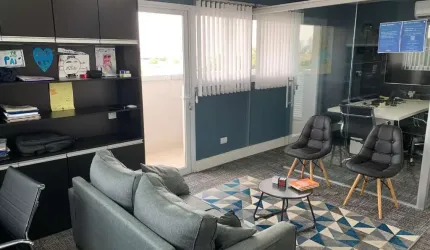 Claro! Aqui está um exemplo de texto para a venda do conjunto comercial:  Excelente Conjunto Comercial em Santo Amaro