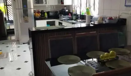 Casa com piscina a venda na Zona Leste