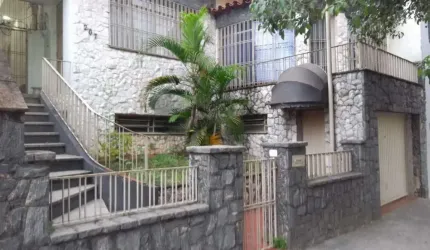 Casa a venda 210 m² sendo 02 dormitórios, 03 banheiros e 03 vagas bairro da Saúde