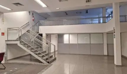 LOJA COM GALPAO