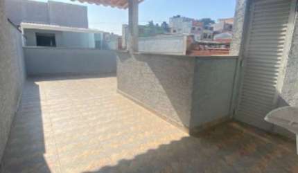 Cobertura com excelente acabamento, possui 2 dormitórios, sala, cozinha e 1 vaga de garagem.