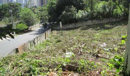 Terreno no Morumbi 2442 m²