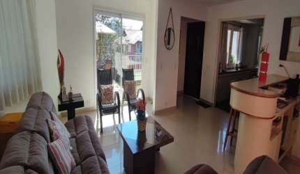 Apresentamos este charmoso sobrado de 435m², com 3 dormitórios, sendo uma suíte, e 2 vagas de garagem!
