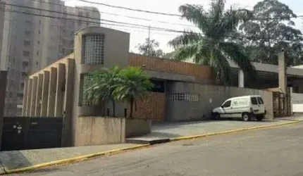 Prédio Comercial Panamby  Zoneamento SZU 2  963m área construída + 30 vagas internas 6 salas 5 banhe