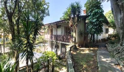 Casarão estilo colonial à venda no bairro Cidade Jardim! 8 dormitórios (2 suites), 9 banheiros, vaga para 6 carros!