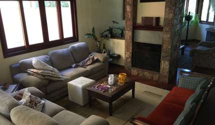 Casa com 4 dormitórios sendo 2 suítes, 4 vagas, área gourmet- Residencial 11