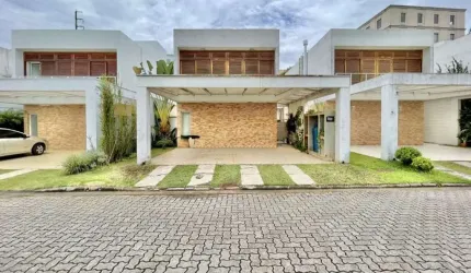 Casa em Condomínio na Granja Viana II - Venda