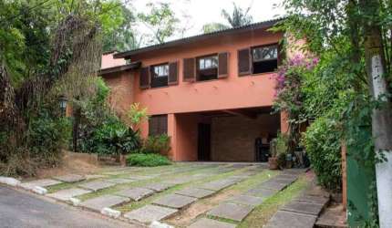 Casa em condomínio - 4 dorms / 1 suíte, piscina, jardim, anexo gourmet!
