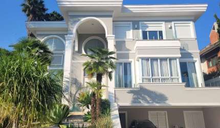 Casa à Venda no Condomínio Alpha 0 Zero, Tamboré | 4 Suítes, 6 Salas, Piscina | Santana de Parnaíba
