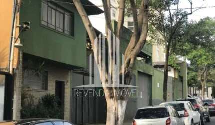 Galpão Comercial à Venda na Mooca, São Paulo-SP: 1.600m², 2 Banheiros e 6 Vagas de Garagem!