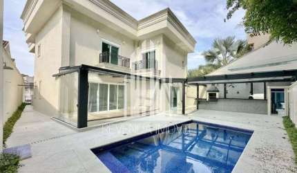 Luxuosa casa em condomínio à venda em Cotia-SP, São Paulo II. 4 quartos, 4 suítes, 4 salas, 6 banheiros, 4 vagas, 468,49 m².