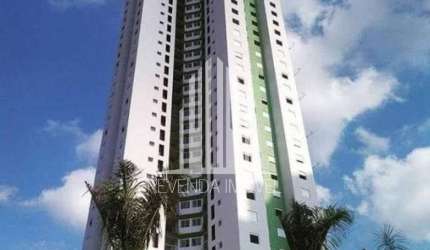 Apartamento à venda em localização privilegiada: 2 quartos, 1 suíte, varanda gourmet e vaga de garagem. Confira!