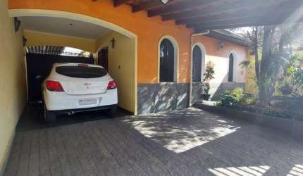 Casa térrea na Vila Fiori com 3 dormitórios sendo 1 suíte e 4 vagas de garagem