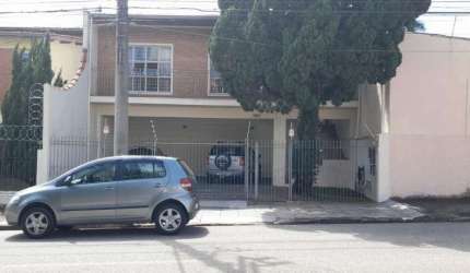 CASA ASSOBRADADA NO TRUJILO COM 3 DORMITÓRIOS, SUÍTE, 3 VAGAS COBERTAS